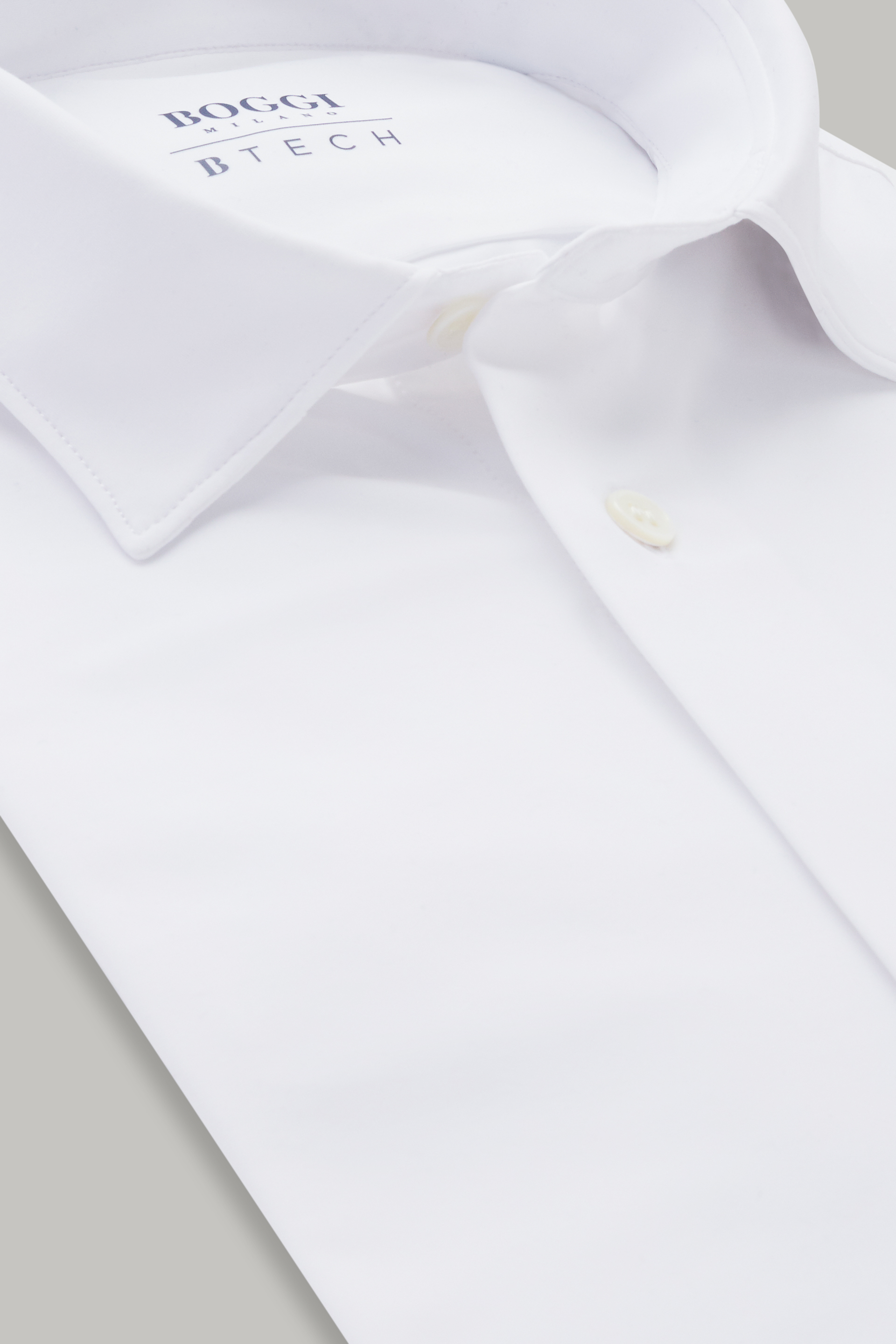 Белая сорочка из эластичного нейлона приталенного силуэта для спорта и фитнеса – фото №  4