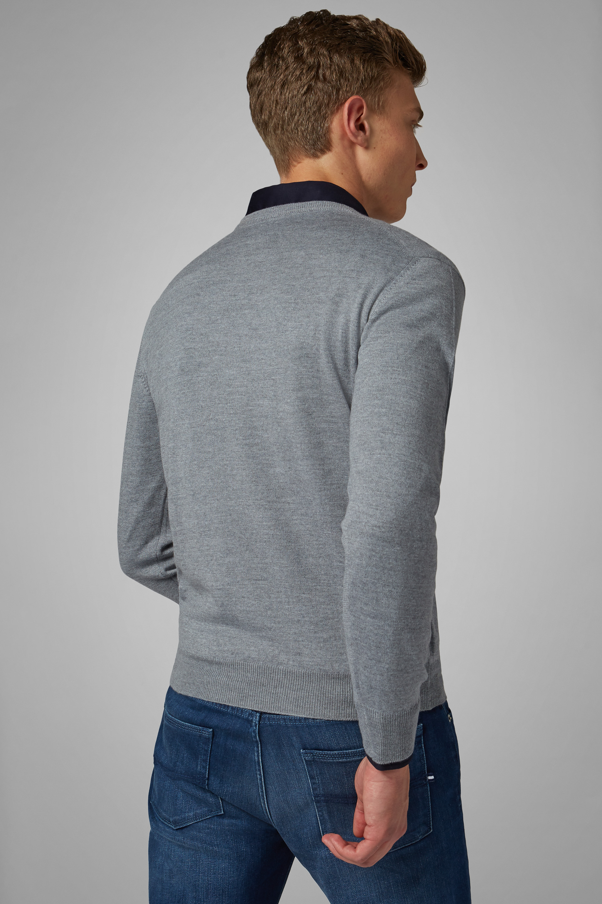 Серый пуловер из шерсти мериноса для спорта и фитнеса – фото №  4