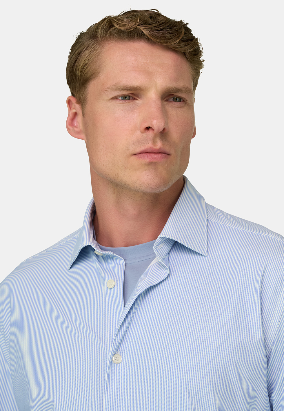 Рубашка приталенного кроя (slim fit) в полоску из эластичного нейлона B Tech для спорта и фитнеса – фото №  4