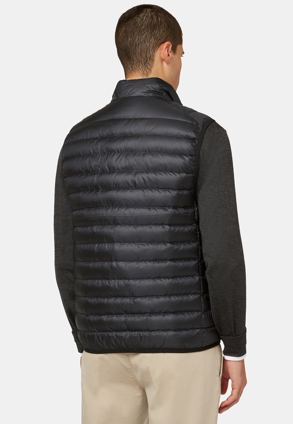 Стёганый нейлоновый жилет для спорта и фитнеса – фото №  4