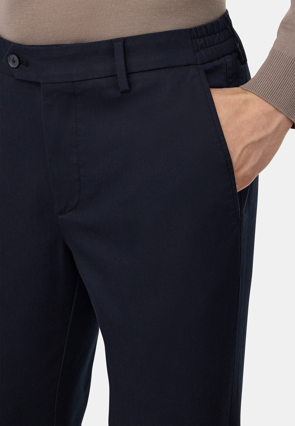 Брюки из эластичного хлопка с тенселем стандартного кроя (regular fit) для спорта и фитнеса – фото №  6