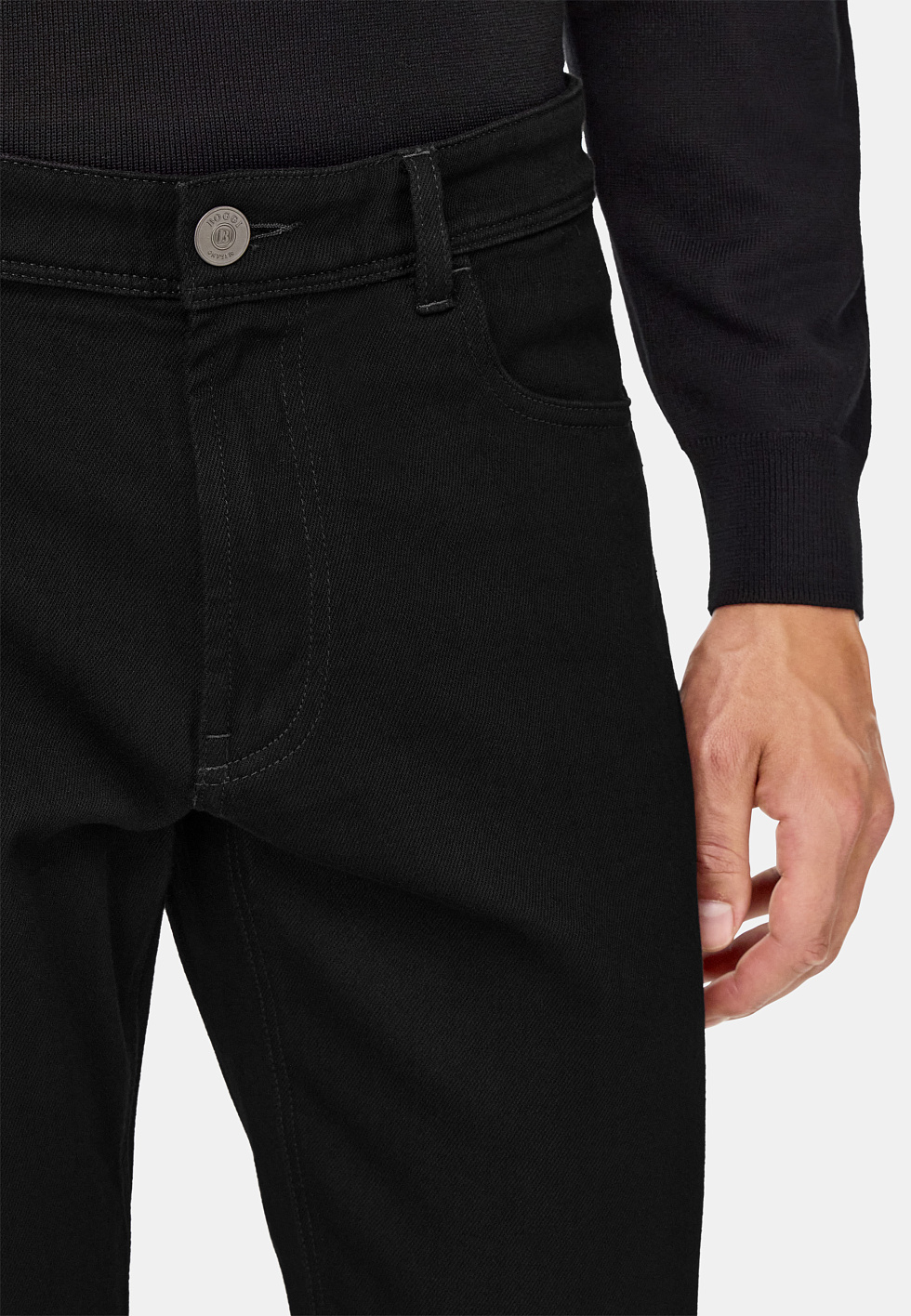 Джинсы из чёрного эластичного денима для спорта и фитнеса – фото №  6