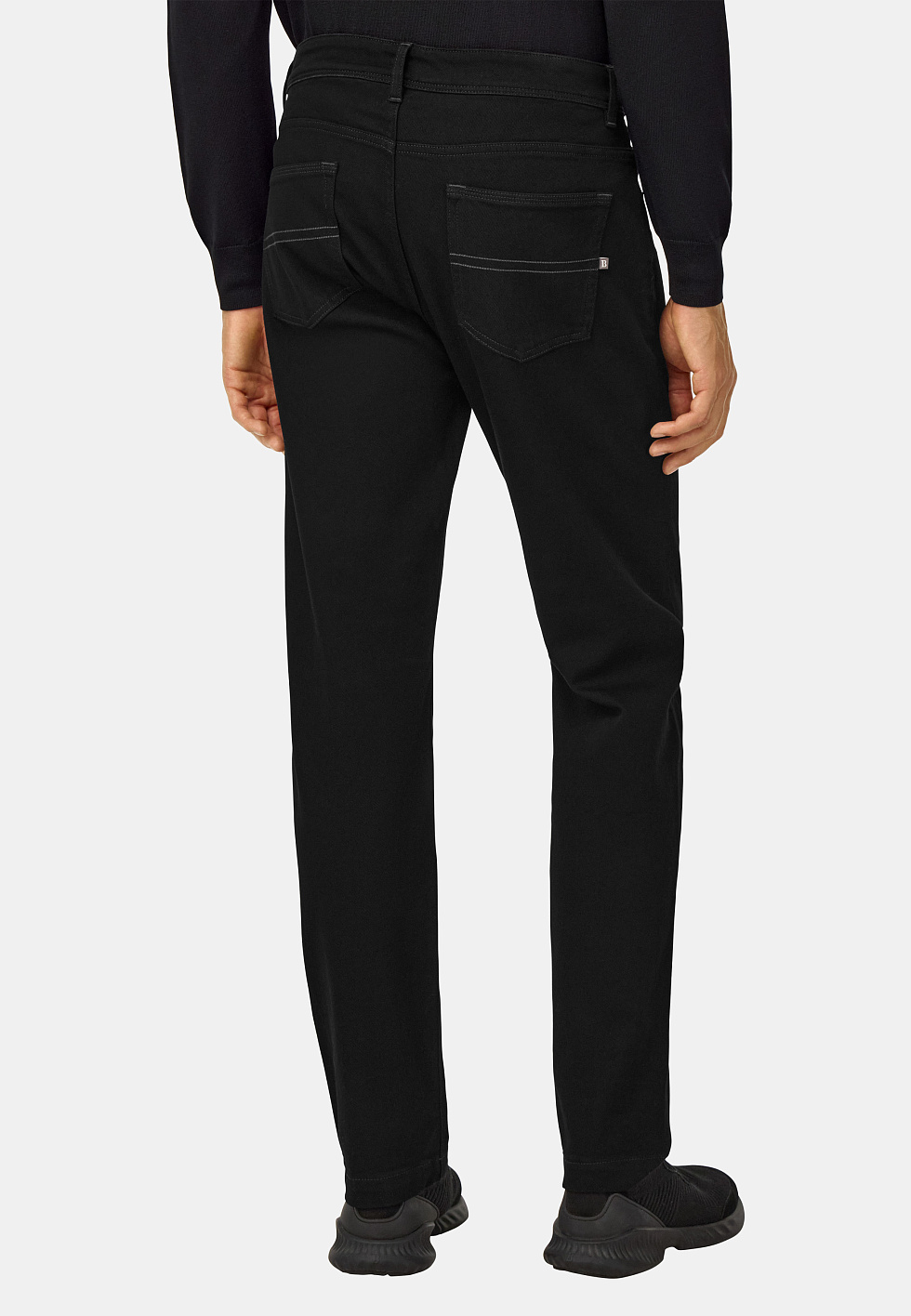 Джинсы из чёрного эластичного денима для спорта и фитнеса – фото №  5